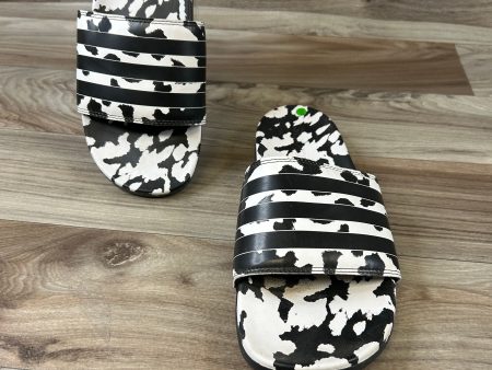 Sandals Flats By Adidas In Black & White, Size: 10 Supply