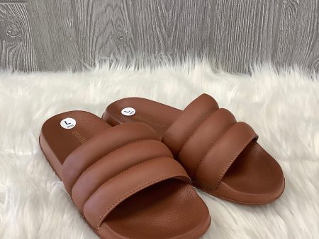 Sandals Flats By Shoedazzle In Brown, Size: 7 Sale